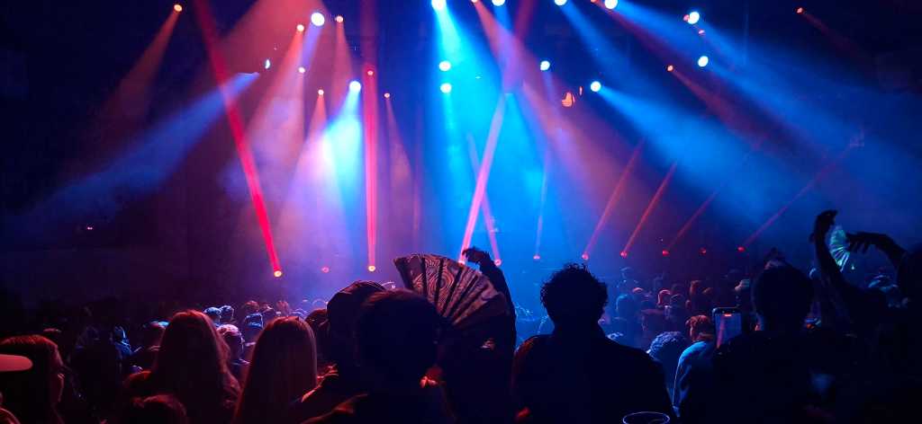 Tape B in Chicago: Bass, Wooks, and a Crowd That Came to Feel&nbsp;It